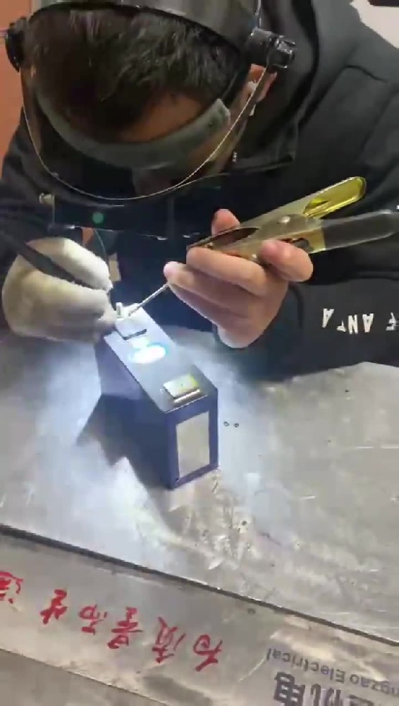 智能精密冷焊机铝锂电池焊接实例
